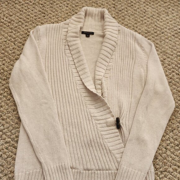 Banana Republic Sweaters - Banana‎ Republic Women's Large Beige V-Neck Pullover Long Sleeve Sweater